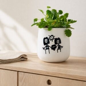 Lapse joonistusega või enda tekstiga lillepott